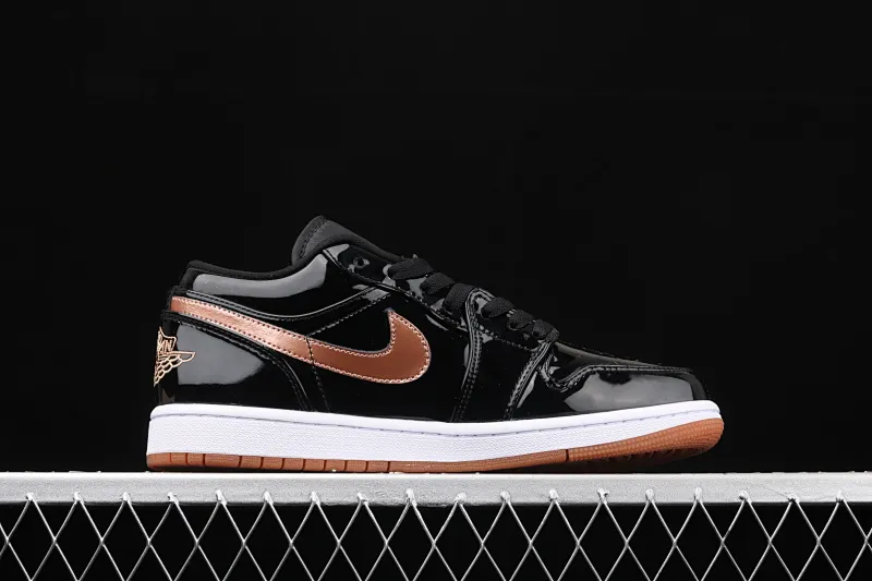 All categories Air Jordan Jordan series basketball shoes Air Jordan 1 Low New version Air Jordan 1 Low AJ1 Joe 1 low-top patent leather black gold cultural and leisure sports sneakers 554723-032